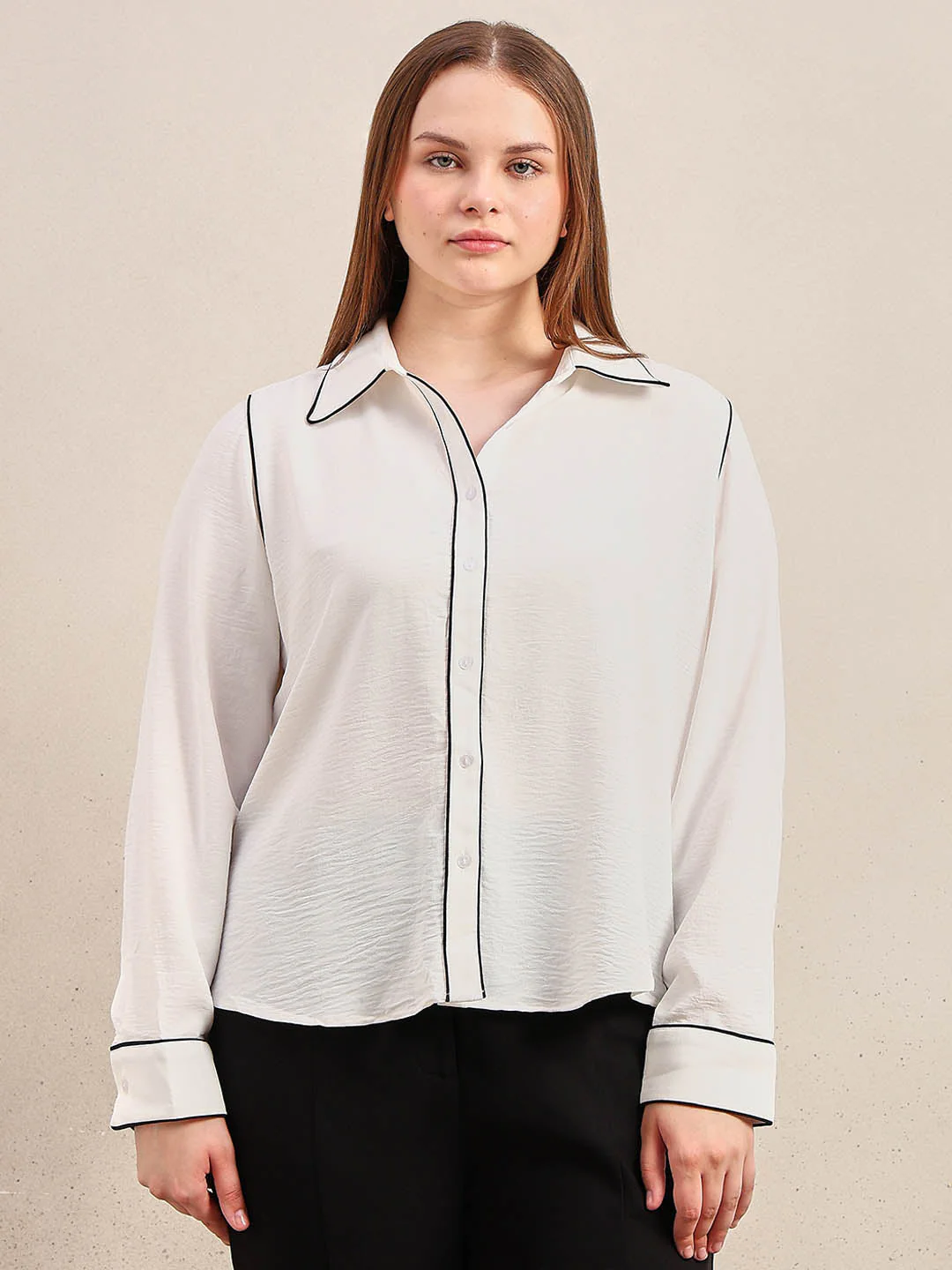 Curve Contrast Piping Shirt - Off-White - Image 2