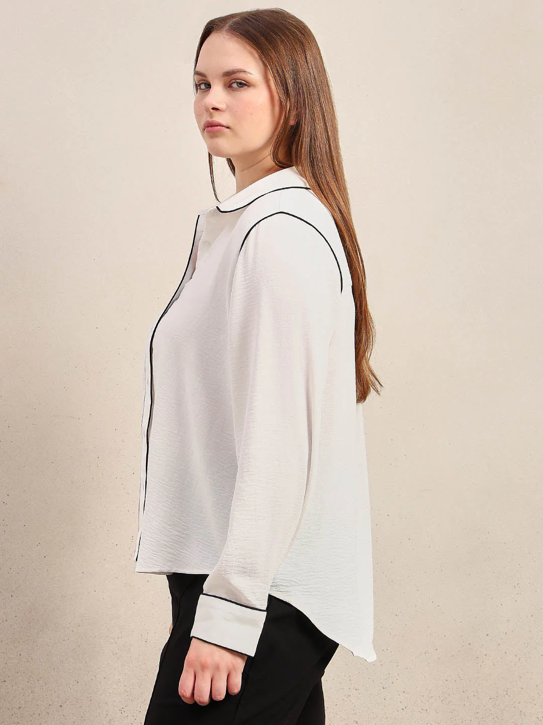 Curve Contrast Piping Shirt - Off-White - Image 3