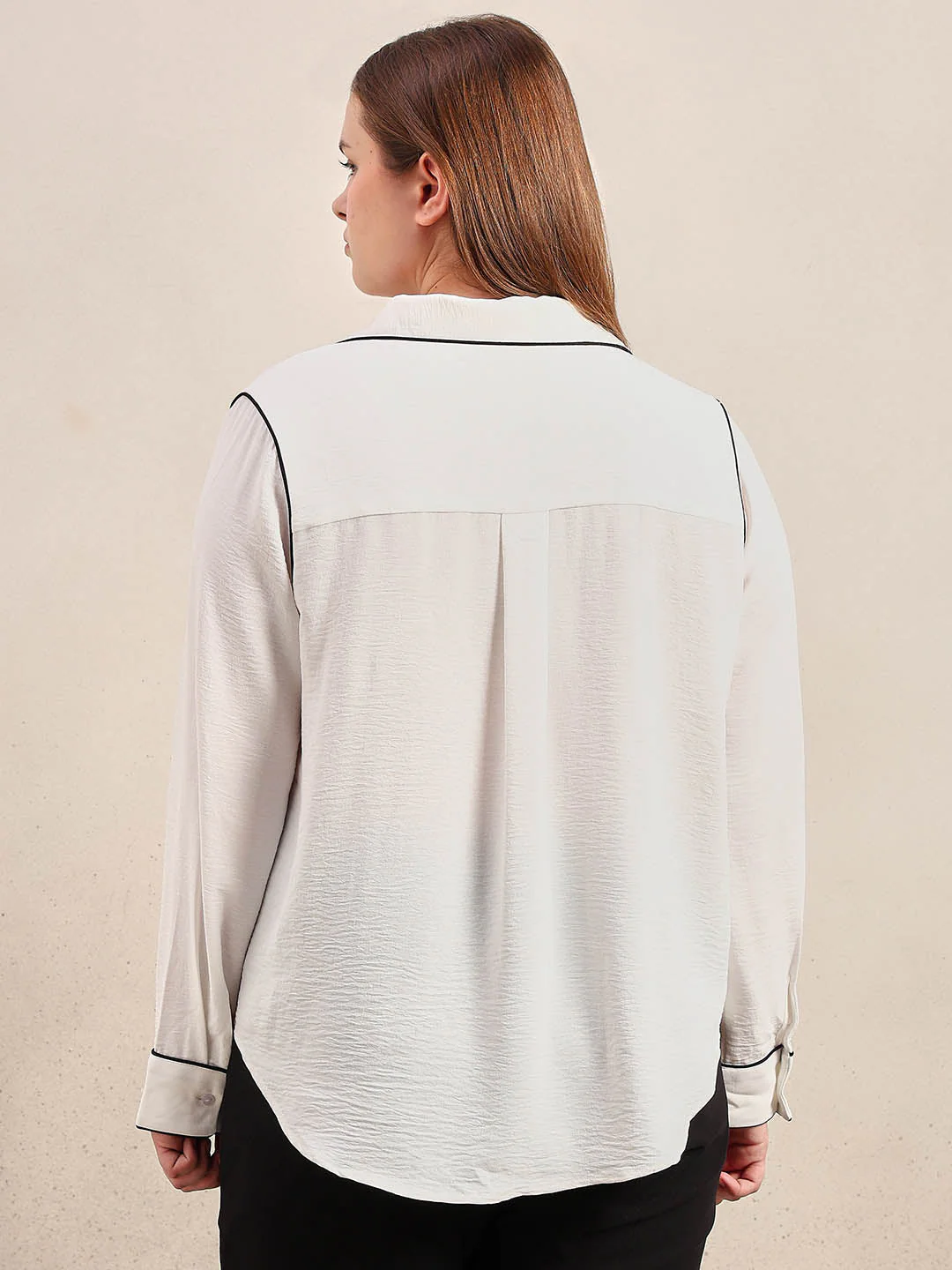 Curve Contrast Piping Shirt - Off-White - Image 4