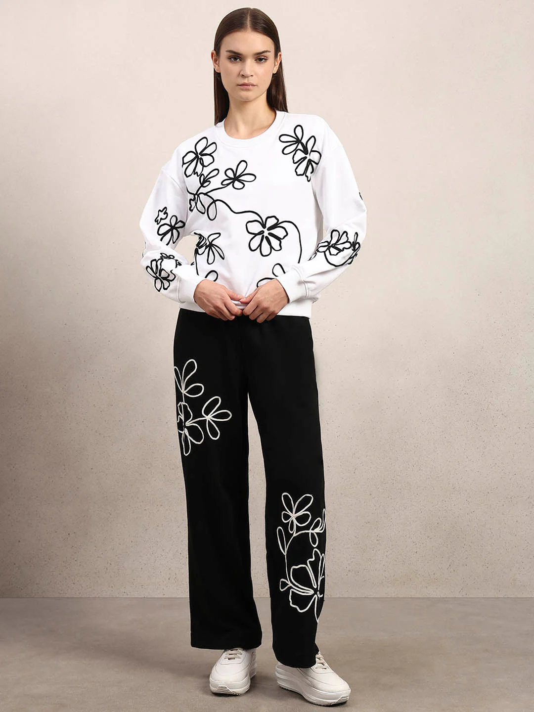 White Floral Print Sweatshirt - Image 5