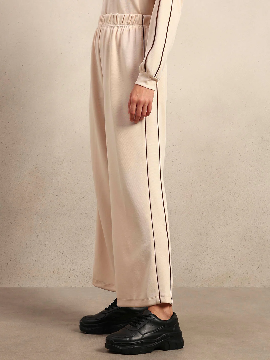 Relaxed Fit Wide Leg Sweatpants - Image 3