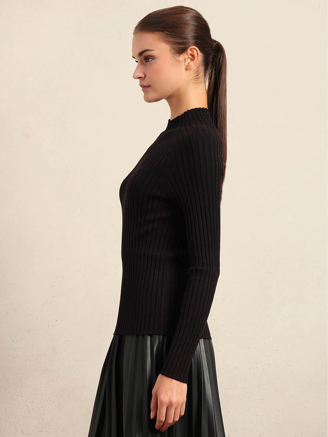 Black Ribbed Knit Fitted Top - Image 3