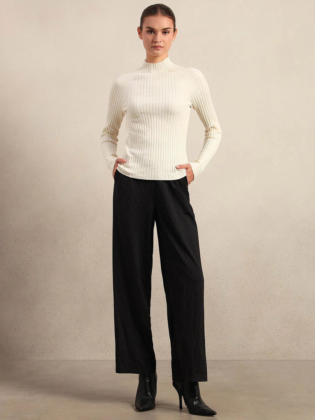 White Ribbed Knit Fitted Top - Image 5