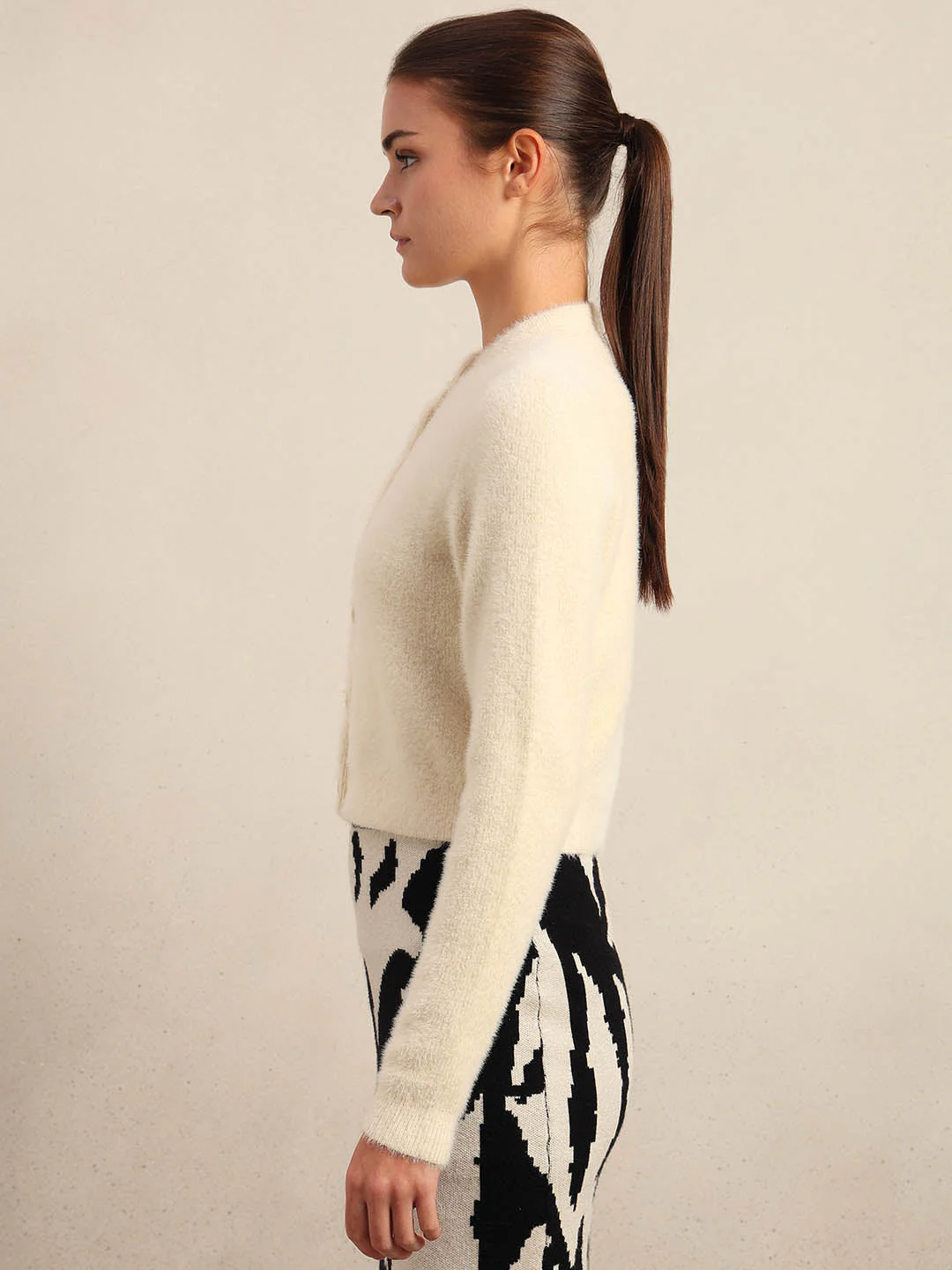 Off-White Cropped Cardigan - Image 3