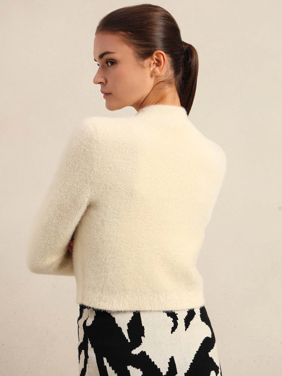 Off-White Cropped Cardigan - Image 4