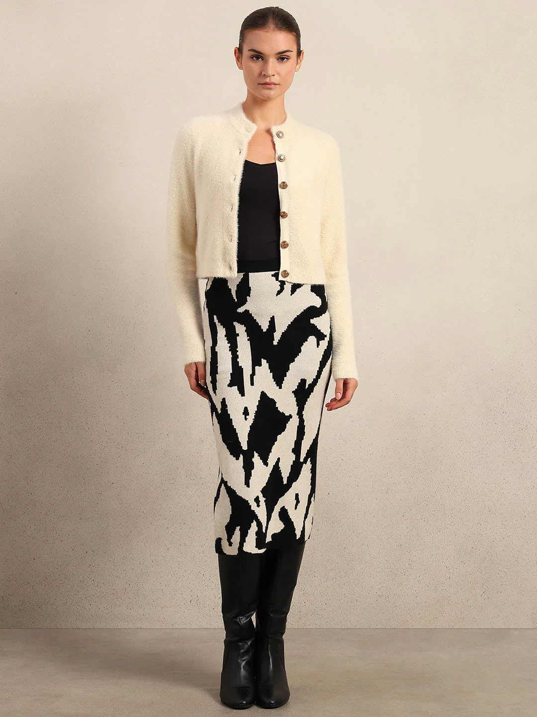 Off-White Cropped Cardigan - Image 5