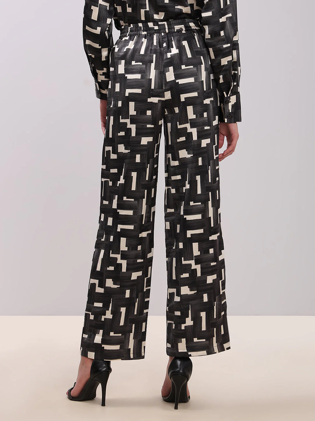 Geometric Print Straight Fit Pants - Image 4