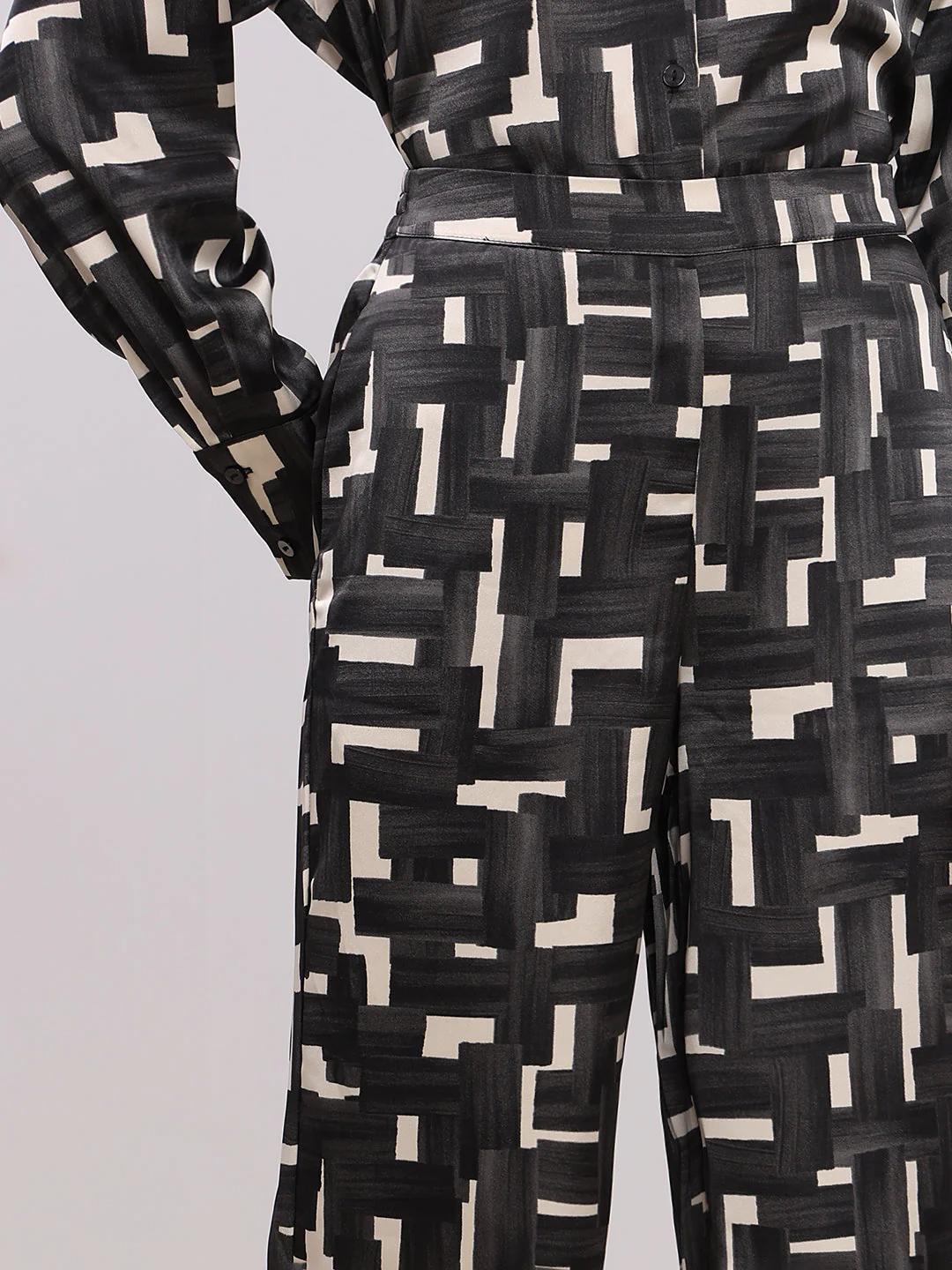 Geometric Print Straight Fit Pants - Image 6
