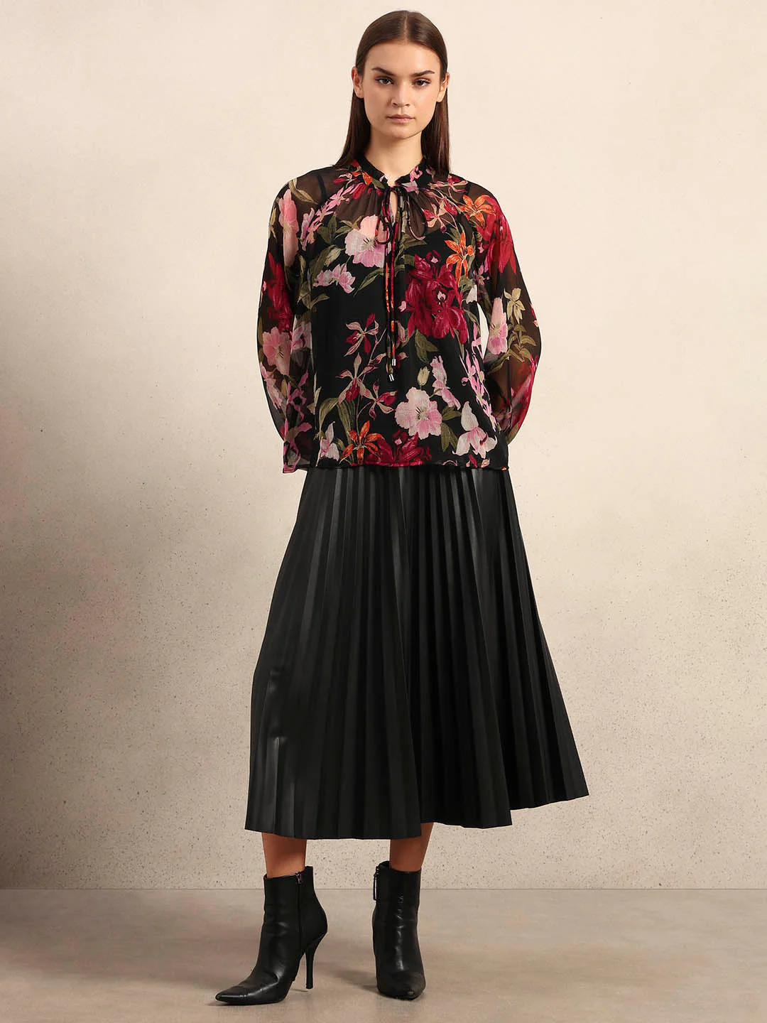 Flowy Floral Print Tie-Neck Top - Image 5