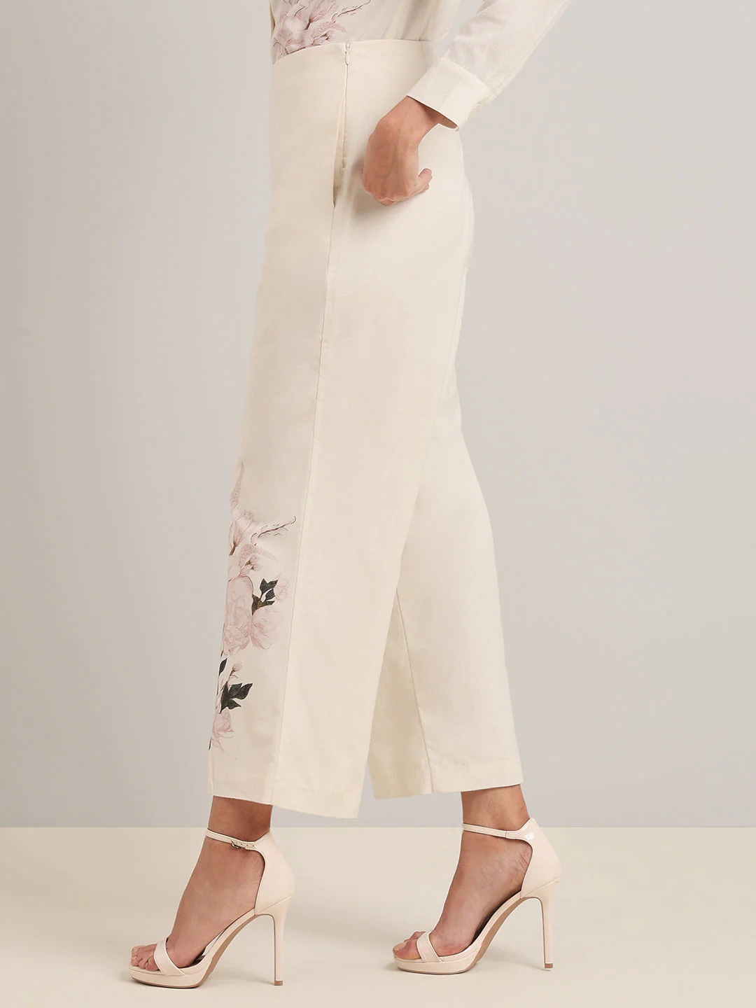 High Rise Floral Straight Fit Pants - Image 3