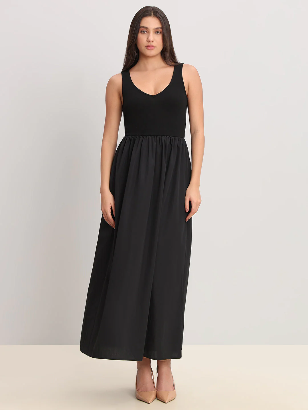Black V-Neck Sleeveless Dress - Image 2