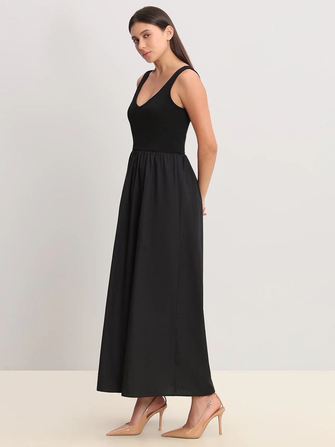 Black V-Neck Sleeveless Dress - Image 3