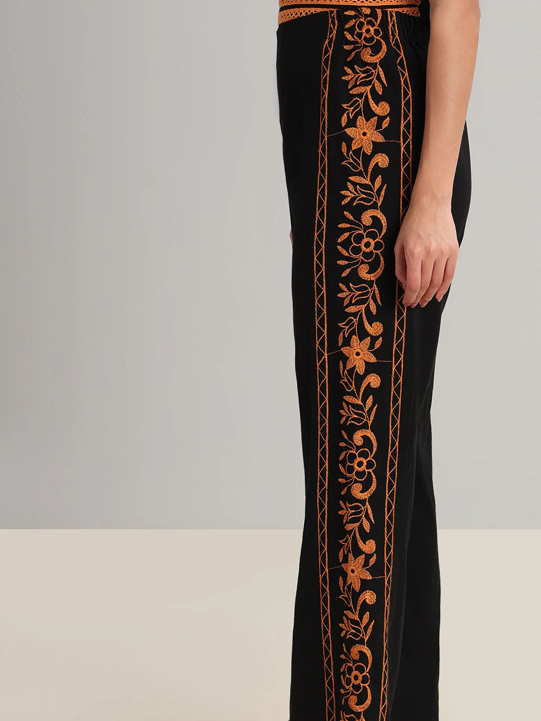 Black Contrast Embroidered Pants - Image 6