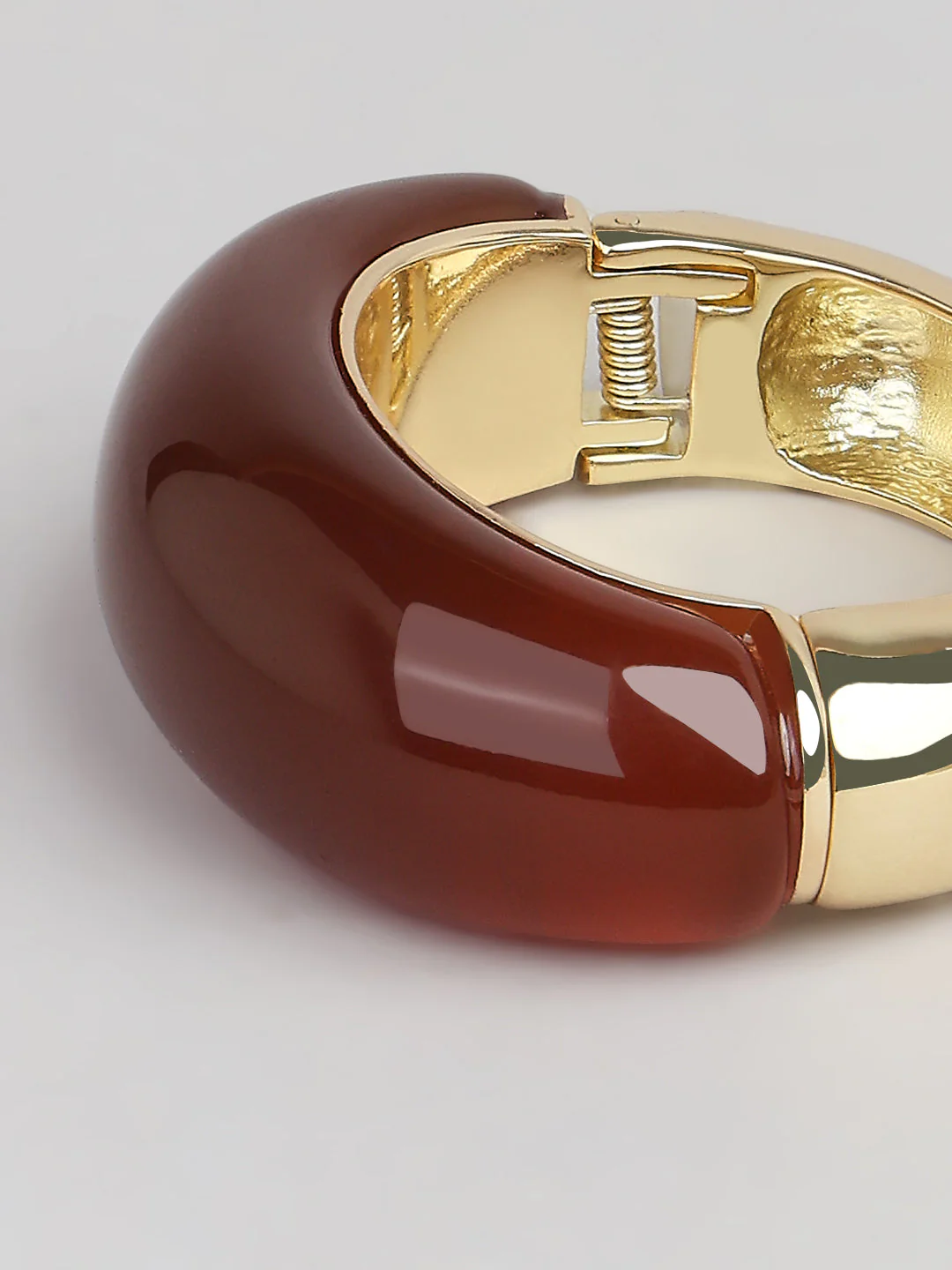 Golden-Resin Chunky Bracelet - Image 3