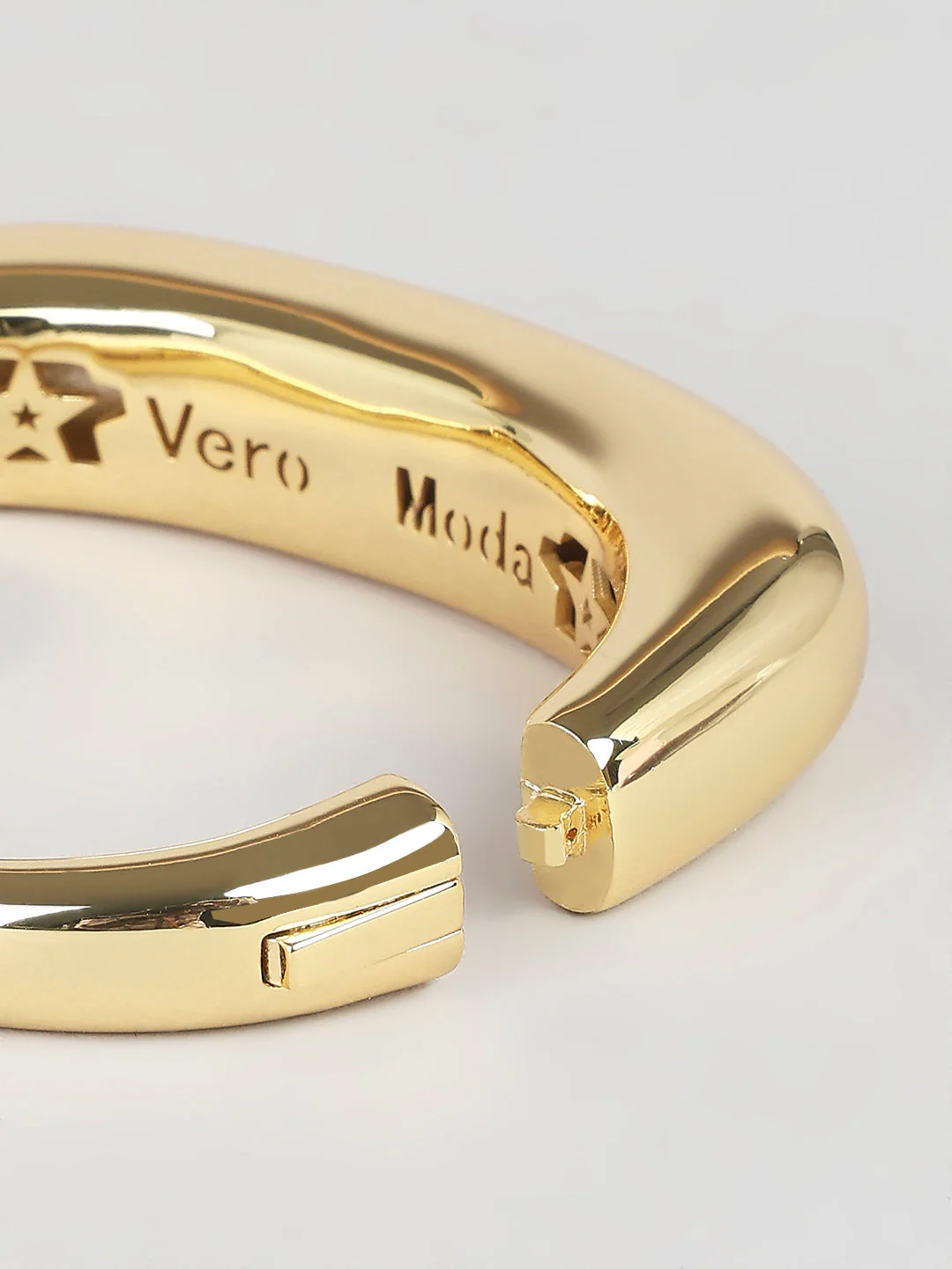 Gold-Tone Oval Bracelet - Image 4